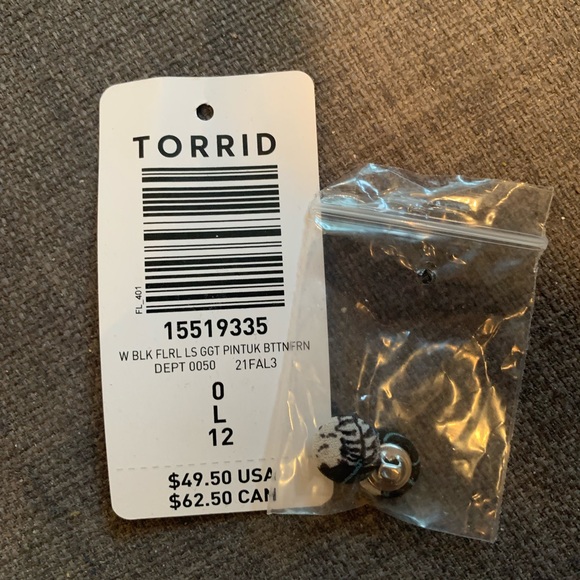 Torrid - pintuck blouse, Georgette floral skull pattern. Size 0 - Picture 4 of 5